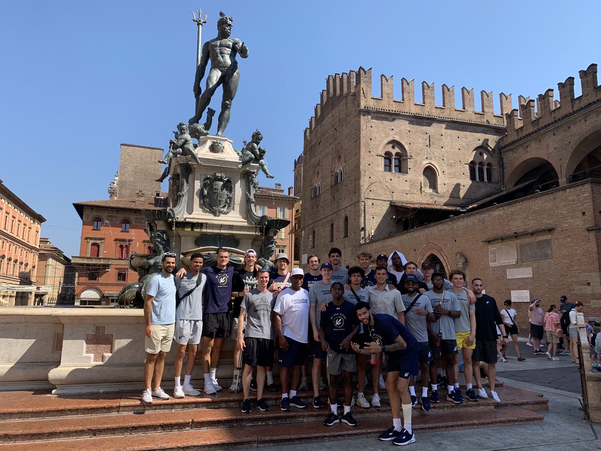 He’s not the only 🔱 in Bologna! 🇮🇹#TritonsAbroad