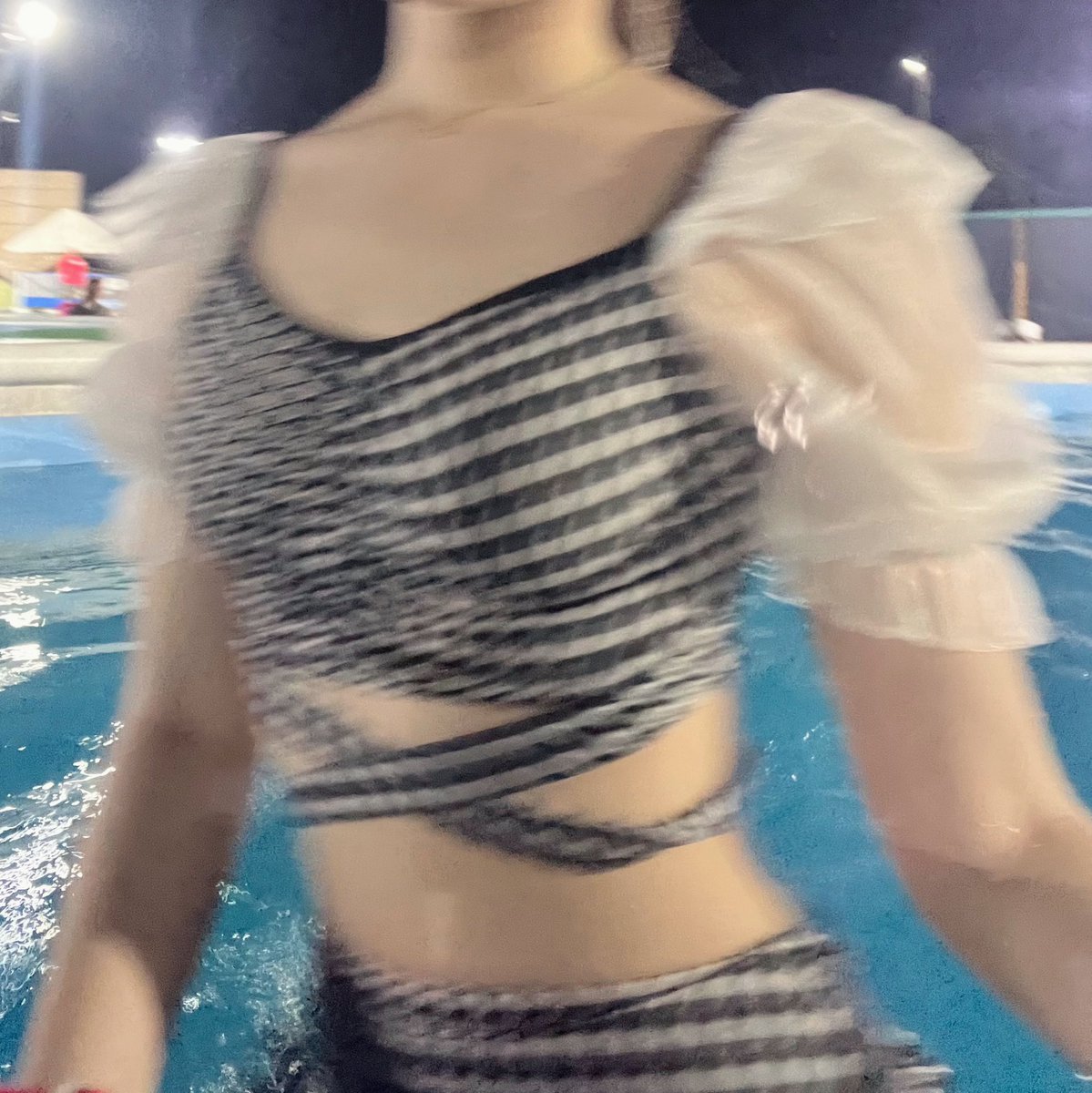 a_a_po's tweet photo. ナイトプールたのしかた https://t.co/hWRPw3siKf