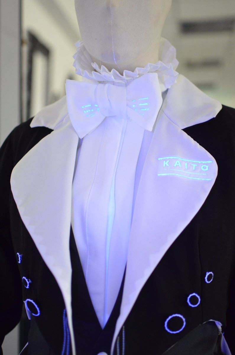 KikiYachiLin's tweet photo. #服裝創作 #MikuSymphony2020 #LED燈魔法 #幕後花絮 #時尚愛好者 #Kiki創作 #CostumeCreation #初音交響樂2020 #LEDLightsMagic #BehindTheScenes #cosplay #costumemaking #cosplayfun #miku #kaito #KAITO #kaito #kaitoshion #hatsunemiku #kagaminelen #kagaminerin #megurineluka #meiko #MEIKO https://t.co/j1sWavLEDX