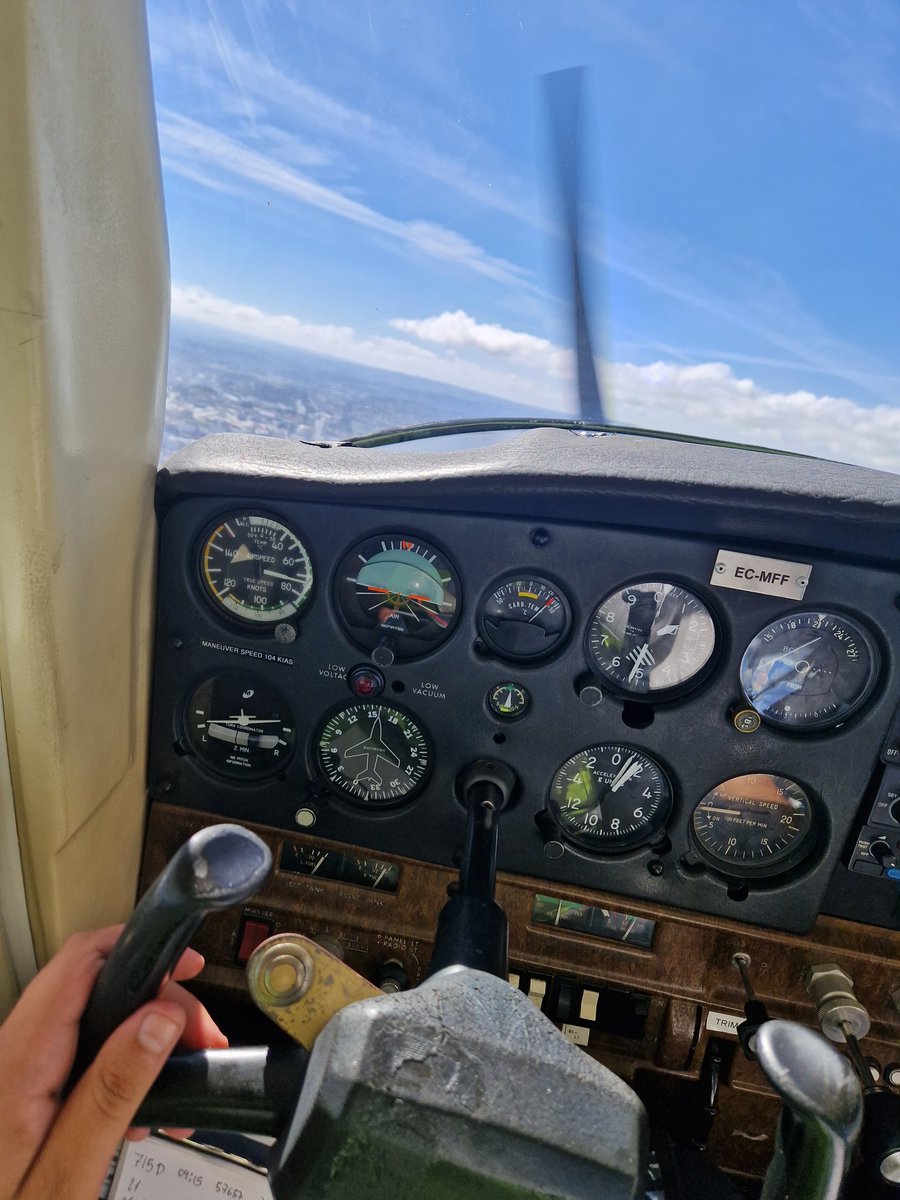 KazeRyuX's tweet photo. A Coruña, 1500ft 🛫👨‍✈️ https://t.co/ivCdESK4CO
