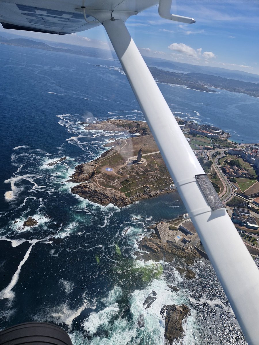 KazeRyuX's tweet photo. A Coruña, 1500ft 🛫👨‍✈️ https://t.co/ivCdESK4CO