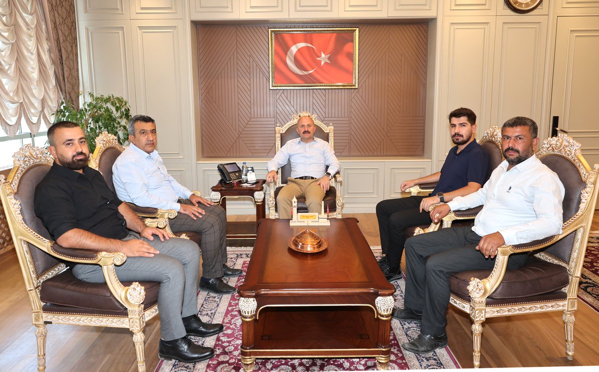 adiyamangovtr's tweet photo. Ziyaretleri dolayısıyla Yeniden Refah Partisi İl Başkanı İsmail Demir, Gençlik Kolları Başkanı Murat Tohumcu ve yönetim kurulu üyelerine teşekkür ediyoruz. https://t.co/qFPgeknmy4