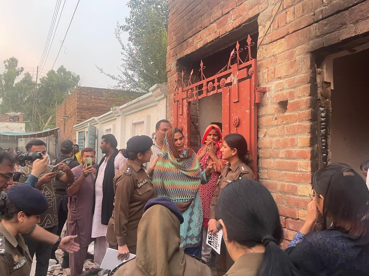 RaoSabra's tweet photo. Islam is a religion of peace which we forget more often these days!!
I happened to visit Jaranwala, what I saw there was beyond any explanation. Houses were looted and destroyed, Churches were burnt , people were homeless and much more.1/4 https://t.co/4w2QlAgBzb