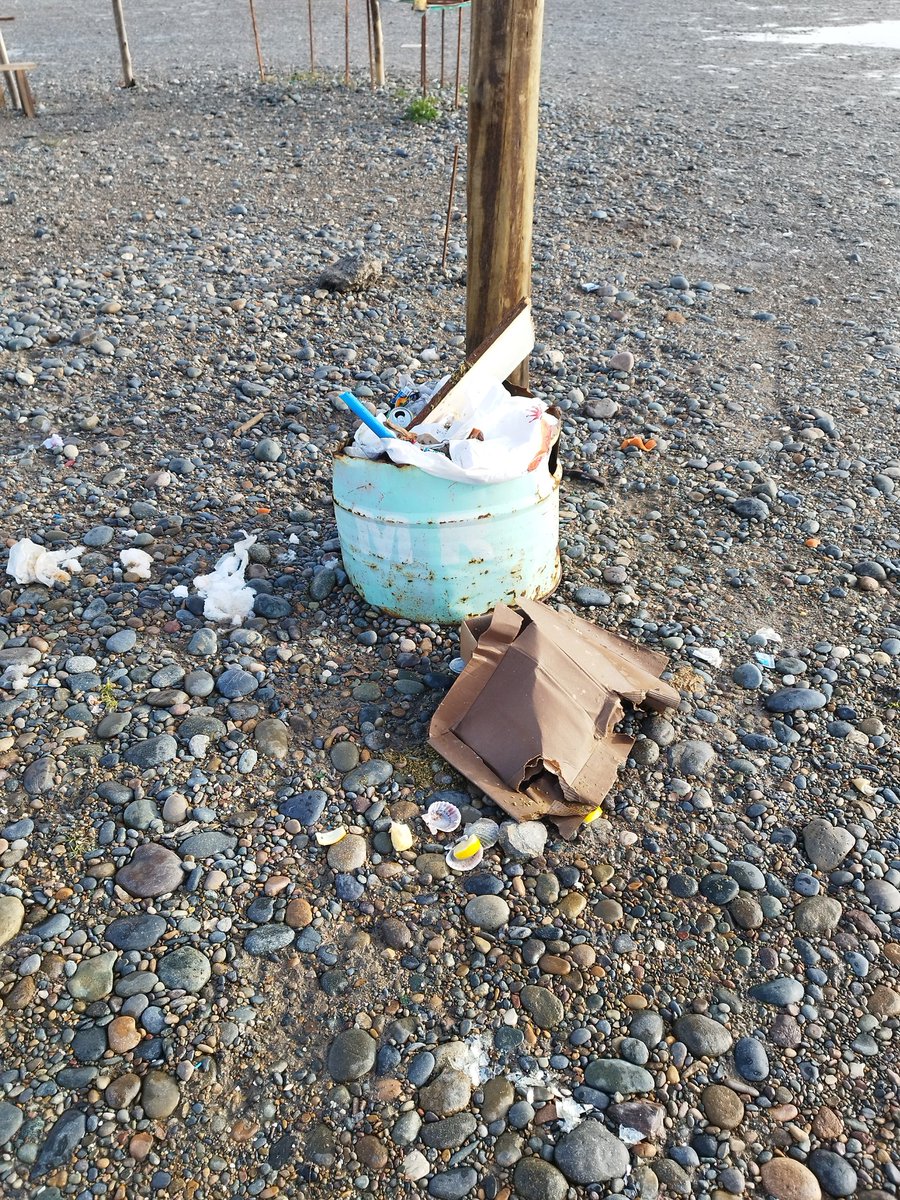 UChubutense's tweet photo. Hola @damianbiss así está el puerto ... El resto de playa ni hablar... https://t.co/lo4F8dXBju
