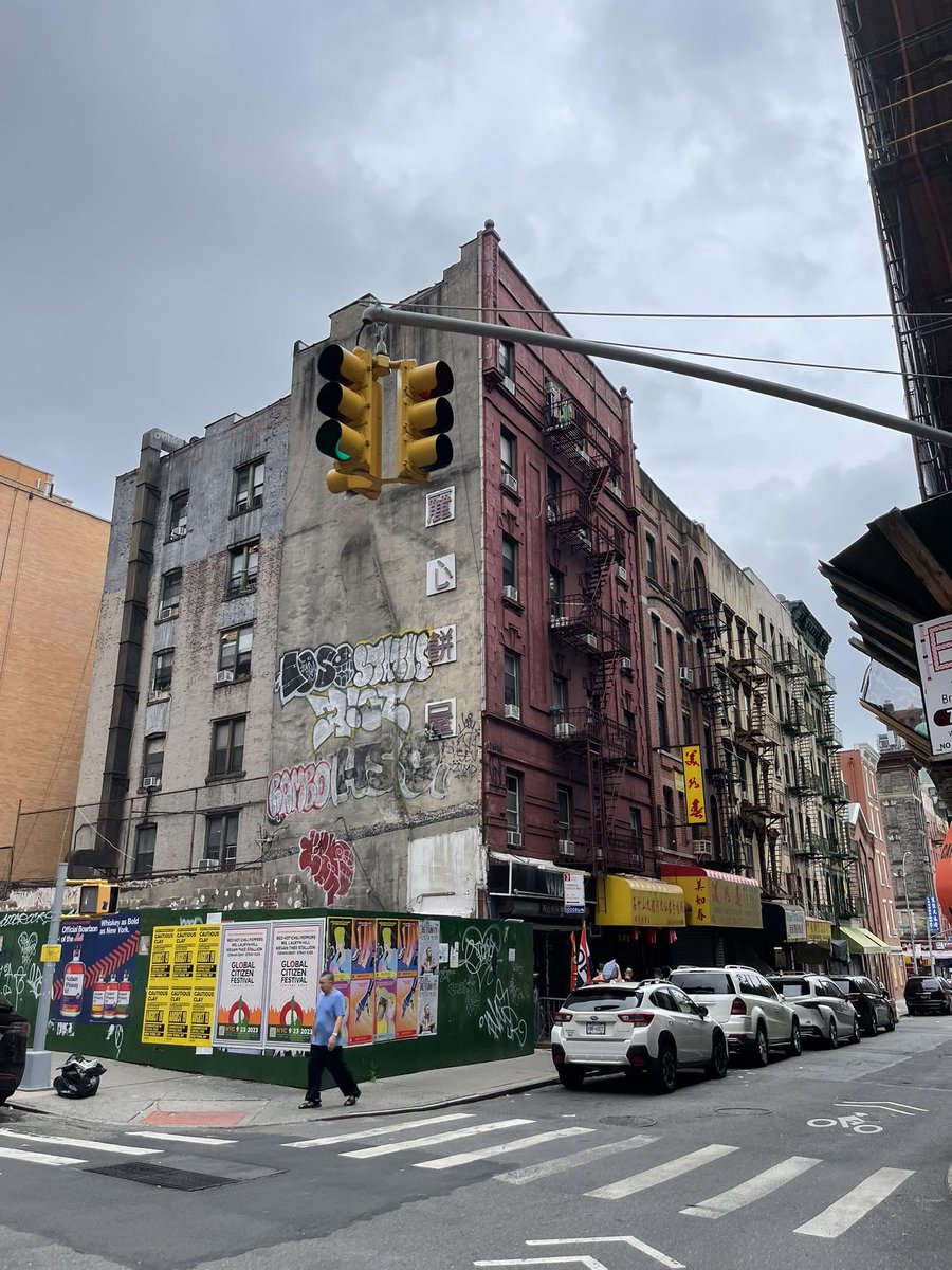 therealnottrvp's tweet photo. NYC crazies are different breed https://t.co/iCeY6aKEMO
