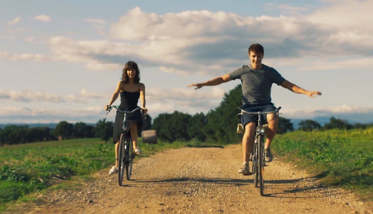 normalpeopleac's tweet photo. paul mescal &amp; daisy edgar jones in normal people (2020) https://t.co/SejohKcvGl