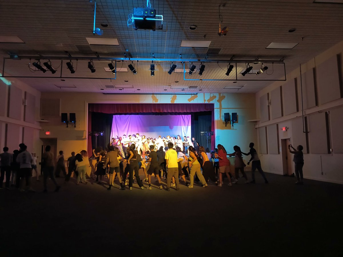 UWCUSA's tweet photo. Orientation at #uwcusa means lots of meetings and workshops. But it also means lots of fun. One way to break down cultural barriers: Dance! #uwc https://t.co/cFEI5B10ts
