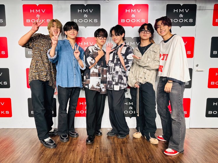 HmvBooksShibuya's tweet photo. 【#LILLEAGUE】
本日はLIL LEAGUE『 #Higher_Monster』発売記念イベントにご参加いただきありがとうございました✨
イベント後お写真頂きました📷
そして！サイン＆コメントもいただきました✨ありがとうございます❕
また是非よろしくお願いします❕ https://t.co/2UPms255g4