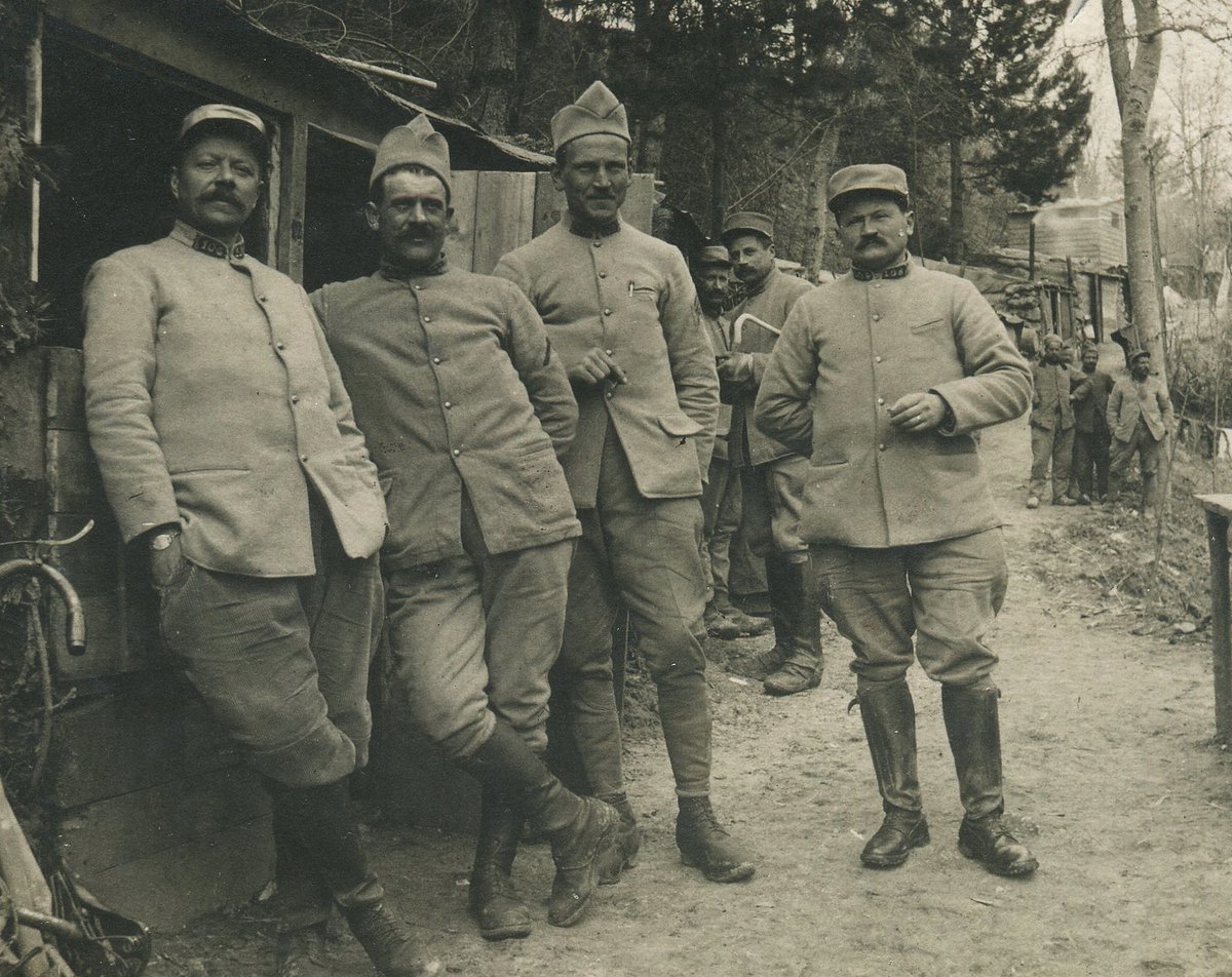 Le_Chtimiste's tweet photo. 104ème régiment d'artillerie Lourde - 1917 - Pas de lieu - Merci à Robert - tout à gauche un certain "POIRRIT" #Chtimiste #104eRAL https://t.co/2LjaJkM3j6