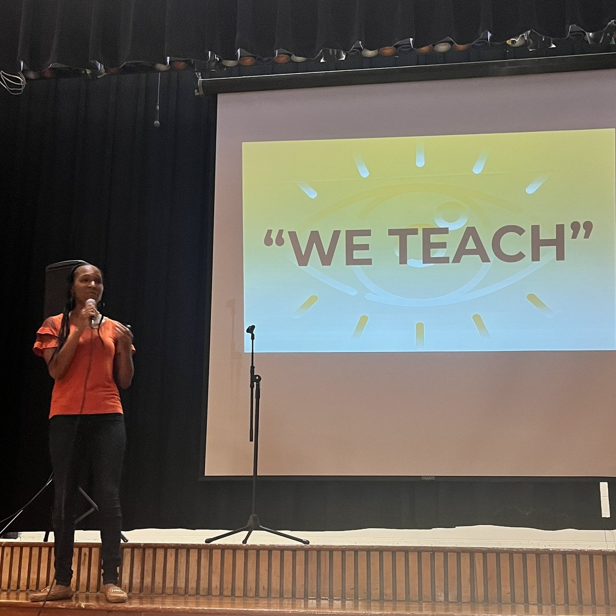 WoodwardParkMS's tweet image. @MichelleSadrena speaking knowledge and inspiration as we welcome back our staff today alongside other Region 5 Middle Schools, Medina and Mifflin. @ColsCitySchools @ChapmanLeads #startstrongendstronger #ccsproud #BacktoSchool2023 #firstdayofschool #firstdayccs