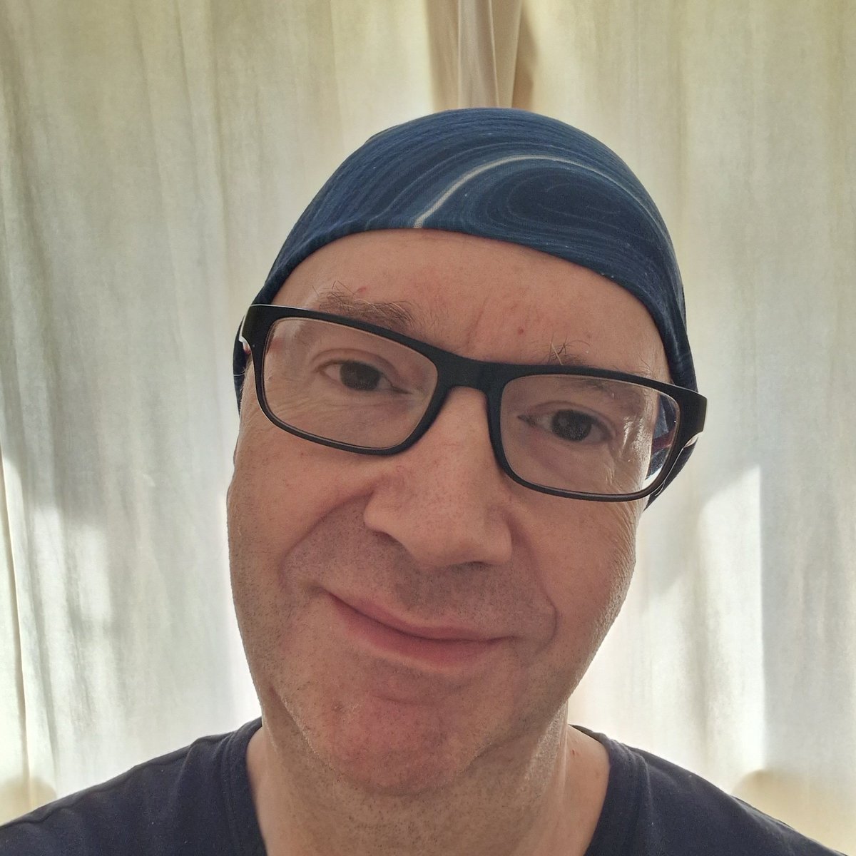 JulianD86666247's tweet photo. #NewProfilePic A shortcut not to mushrooms, peeps,🍄🍄 but a hair trouble shooter thing when you can't go out to get your (my) haircut! I'm going for a Kleinian (not Melanie!), #InternationalBlue (surfer dude vibe), a touch of #YvesKlein without the trilby! https://t.co/0GLPpTB6IT