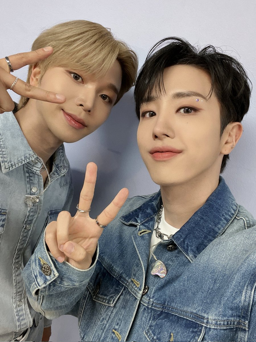 officialSEVENUS's tweet photo. [📸]
희아라의 월요병을 퇴치해 주는 세븐어스🤍
한주의 시작을 세븐어스와 함께 한 기분은 어떠셨나요⁉️

#SEVENUS #세븐어스
#희재 #HEEJAE #이레 #IREAH
#Summús https://t.co/2QLAnlDAOo