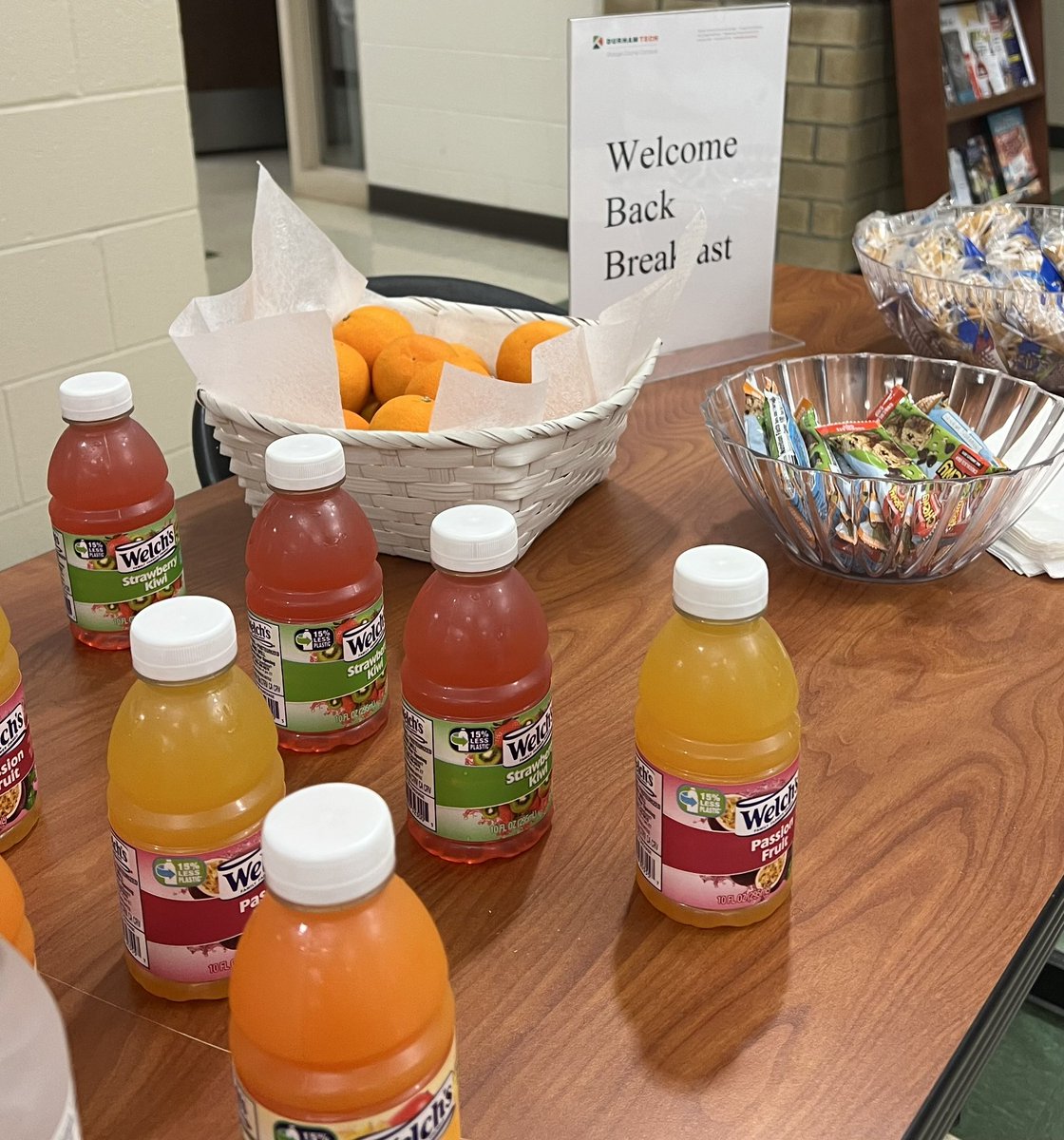 DurhamTech_OC's tweet photo. It’s a healthy start to a new semester @DurhamTech_OC in Hillsborough. Your #welcomebackbreakfast is in the OCC lobby! https://t.co/MDu8i6BrBS