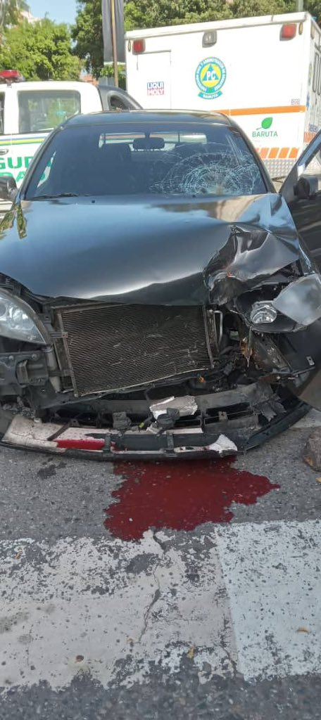 Corredora murió tras ser arrollada por un conductor ebrio en el municipio Baruta

contrapunto.com/sucesos-4/corr…

La mujer fue identificada como Nathalie Elena Lanza, de 47 años de edad, la cual murió la mañana del domingo, 20 de agosto, luego de ser arrollada por el conductor de un