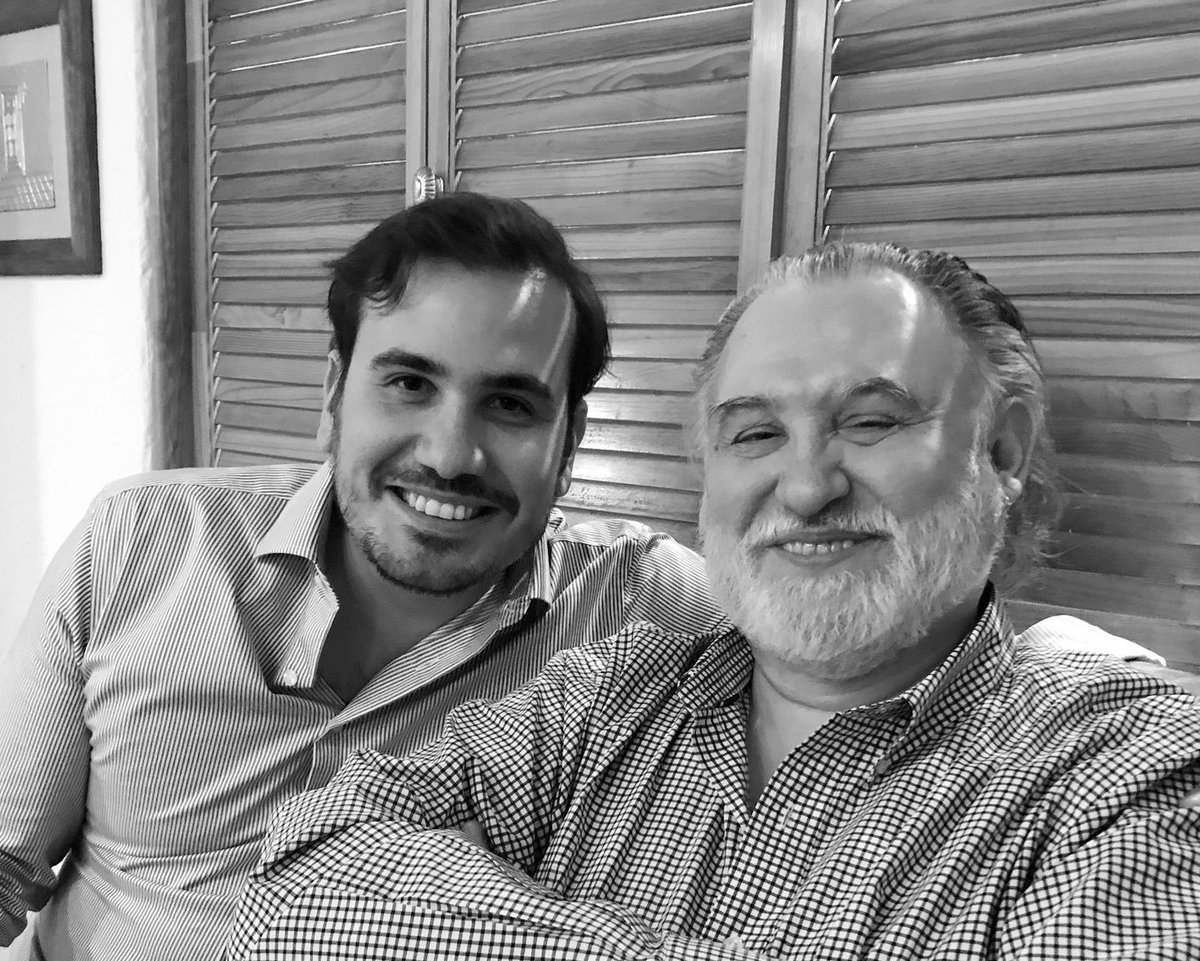 SebastianDeLara's tweet photo. Hoy hace tres años perdí a mi papá. Me encantaría hablar con el y contarle de mi vida, mis alegrías y mis preocupaciones. Pienso en él diario e intento vivir con el mismo entusiasmo y felicidad que tenía él. https://t.co/sq5hthbkdV