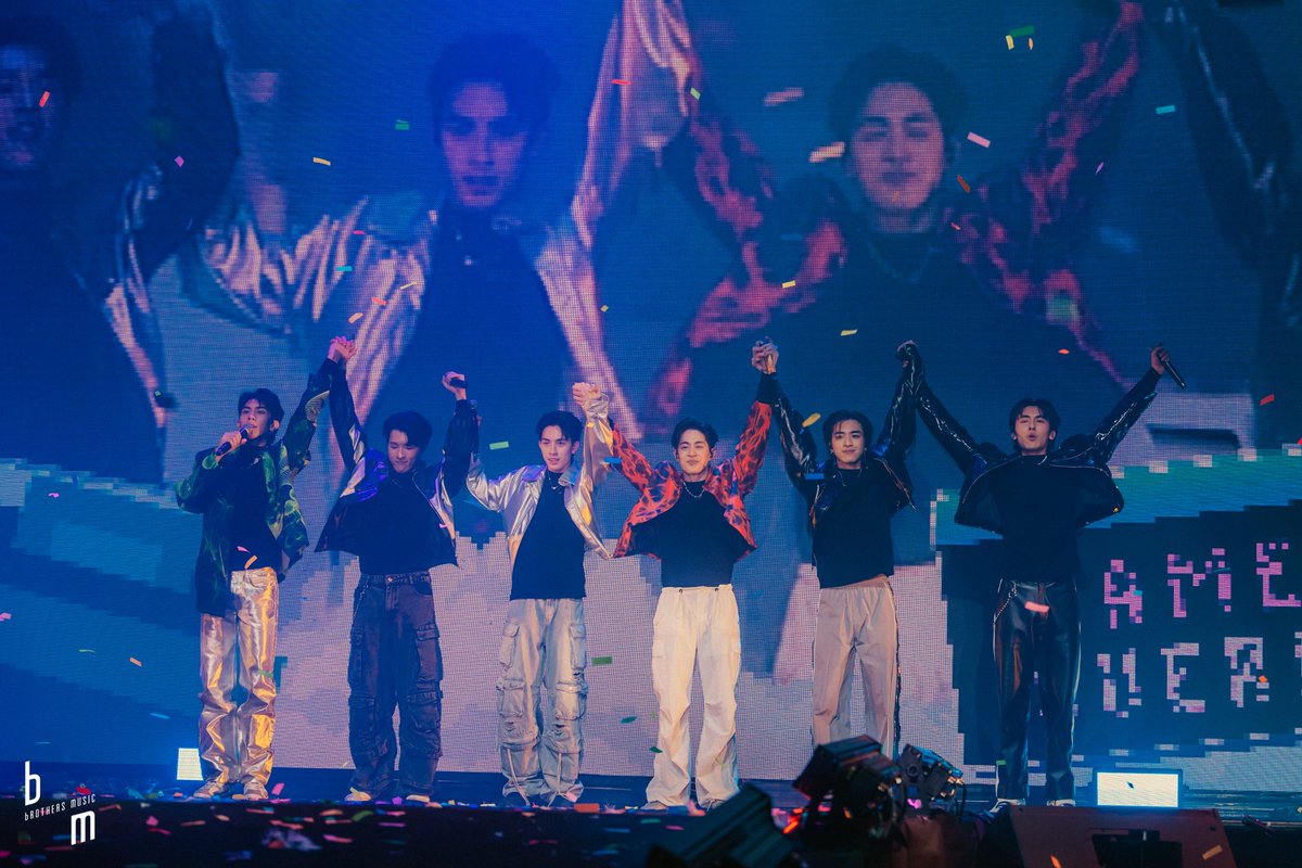 PROXIE_Official's tweet photo. หากคุณได้เห็นโพสต์นี้ แสดงว่าคุณกำลังจะเดินทางกลับจาก #PROXIE_The1stConcert กันแล้ว

หากเปรียบคอนเสิร์ตแรกของ #PROXIEth เป็นเหมือนเส้นทางเดินรถ คงเป็นเส้นทางที่มีทั้งถนนดิน ถนนลูกรัง ถนนลาดยาง และถนนคอนกรีต เป็นเส้นทางที่มีถนนหลากหลายรูปแบบอยู่บนนั้น ทั้งเดินทางง่ายและเดินทางยากสลับกัน แต่มันก็เป็นเส้นทางที่ครบทุกรสชาติของการเดินทางจริง ๆ 

ถึง 'PROXIE' ทั้ง 6 ขอบคุณที่ร่วมเดินทางมาด้วยกัน พวกคุณเก่งมากที่อดทนเดินทางมาได้ไกลถึงขนาดนี้และหวังว่าเข็มขัดของพวกคุณจะรัดแน่นพอที่จะเดินทางต่อไปในจุดหมายถัดไป...

ขอบคุณเชื้อเพลิงที่เรียกว่า 'USER' ที่คอยสนับสนุน คอยเป็นกำลังใจ และคอยผลักดันรถคันนี้เรื่อยมา จนกลายเป็นพลังงานที่ยิ่งใหญ่ในการขับเคลื่อนบนถนนเส้นนี้

และขอบคุณพี่ติ๊ก @tik_pholdee ที่เปรียบเสมือน GPS คอยนำทางให้รถคันนี้เดินทางไปในเส้นทางที่ถูกต้องและเหมาะสม

ในนามของเฮียบั๊ค ขอเป็นตัวแทนของทุกฝ่าย กล่าวขอบคุณทุก ๆ คนอีกครั้งที่เข้ามาร่วมเป็นส่วนหนึ่งในความสำเร็จและความทรงจำดี ๆ ในครั้งนี้

"หวังว่าเราจะได้เจอกันอีกครั้ง ในวันที่รถของพวกเราพร้อมออกเดินทางกันอีกหน"

ด้วยรัก
#bROTHERSMUSIC