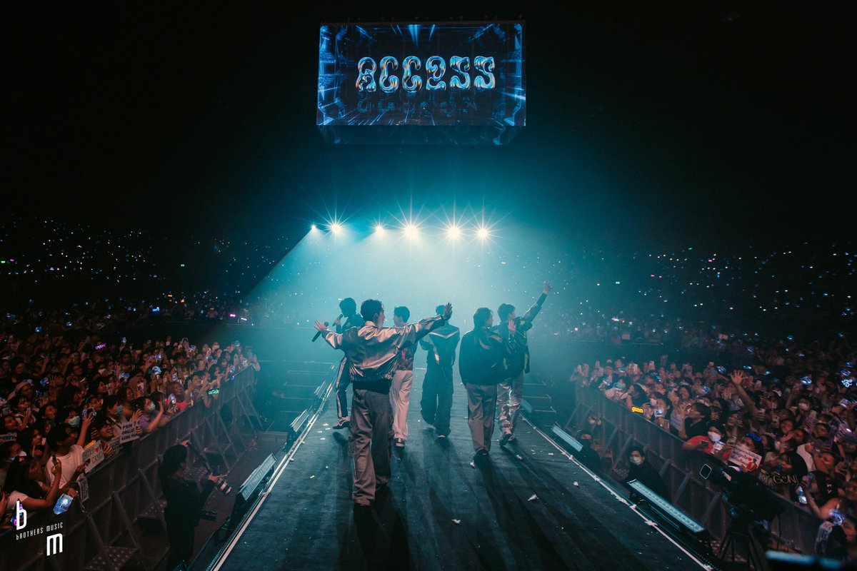 PROXIE_Official's tweet photo. หากคุณได้เห็นโพสต์นี้ แสดงว่าคุณกำลังจะเดินทางกลับจาก #PROXIE_The1stConcert กันแล้ว

หากเปรียบคอนเสิร์ตแรกของ #PROXIEth เป็นเหมือนเส้นทางเดินรถ คงเป็นเส้นทางที่มีทั้งถนนดิน ถนนลูกรัง ถนนลาดยาง และถนนคอนกรีต เป็นเส้นทางที่มีถนนหลากหลายรูปแบบอยู่บนนั้น ทั้งเดินทางง่ายและเดินทางยากสลับกัน แต่มันก็เป็นเส้นทางที่ครบทุกรสชาติของการเดินทางจริง ๆ 

ถึง 'PROXIE' ทั้ง 6 ขอบคุณที่ร่วมเดินทางมาด้วยกัน พวกคุณเก่งมากที่อดทนเดินทางมาได้ไกลถึงขนาดนี้และหวังว่าเข็มขัดของพวกคุณจะรัดแน่นพอที่จะเดินทางต่อไปในจุดหมายถัดไป...

ขอบคุณเชื้อเพลิงที่เรียกว่า 'USER' ที่คอยสนับสนุน คอยเป็นกำลังใจ และคอยผลักดันรถคันนี้เรื่อยมา จนกลายเป็นพลังงานที่ยิ่งใหญ่ในการขับเคลื่อนบนถนนเส้นนี้

และขอบคุณพี่ติ๊ก @tik_pholdee ที่เปรียบเสมือน GPS คอยนำทางให้รถคันนี้เดินทางไปในเส้นทางที่ถูกต้องและเหมาะสม

ในนามของเฮียบั๊ค ขอเป็นตัวแทนของทุกฝ่าย กล่าวขอบคุณทุก ๆ คนอีกครั้งที่เข้ามาร่วมเป็นส่วนหนึ่งในความสำเร็จและความทรงจำดี ๆ ในครั้งนี้

"หวังว่าเราจะได้เจอกันอีกครั้ง ในวันที่รถของพวกเราพร้อมออกเดินทางกันอีกหน"

ด้วยรัก
#bROTHERSMUSIC