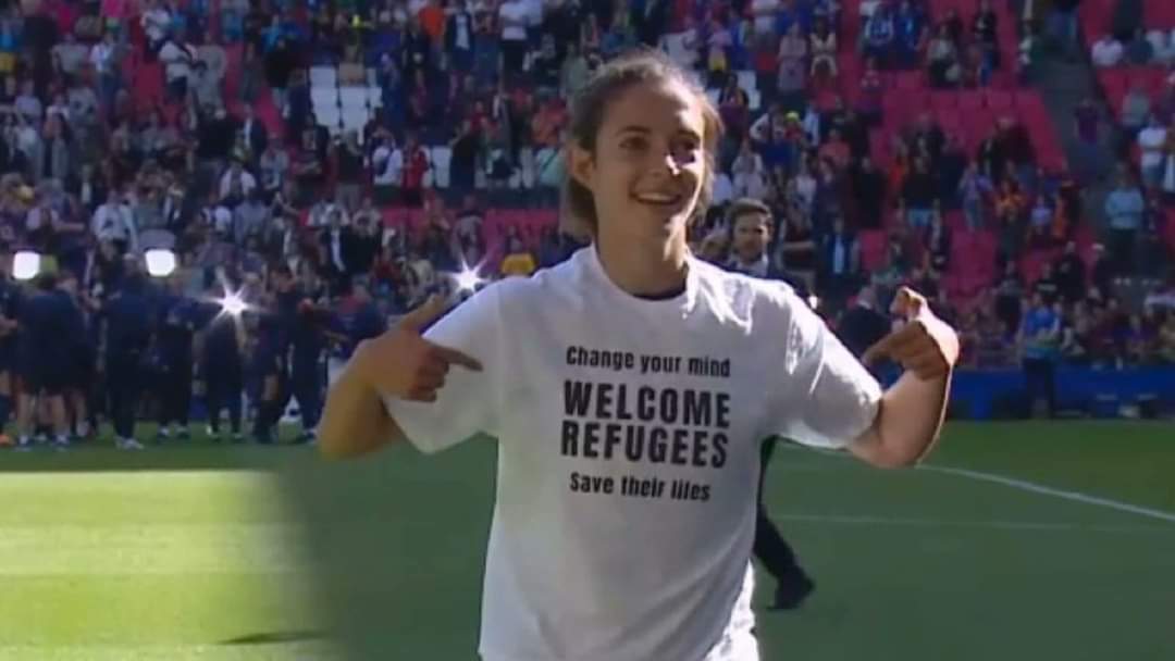 Ayer la selección española de fútbol se proclamó campeona del Mundial. Una de sus jugadoras, Aitana Bonmatí siempre se ha pronunciado a favor de los derechos de los refugiados. Su padre fue víctima de torturas policiales en los 90. El TEDDHH condenó a España por ello.