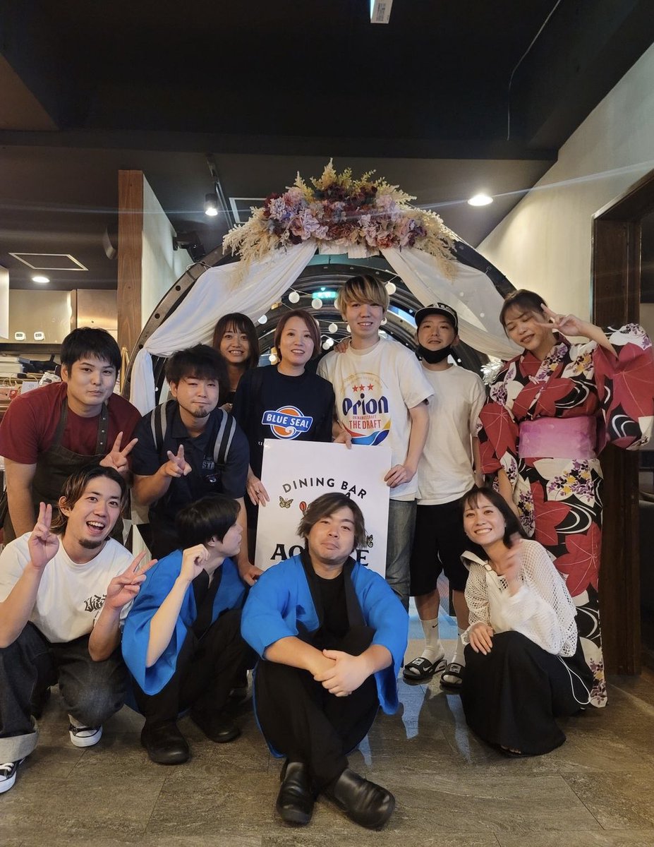 ADiningbar's tweet photo. 同じビルのガブリチキンさん！
看板娘の卒業😭寂しくなります🥲
また会いましょう！！ https://t.co/rpltCsqkHw
