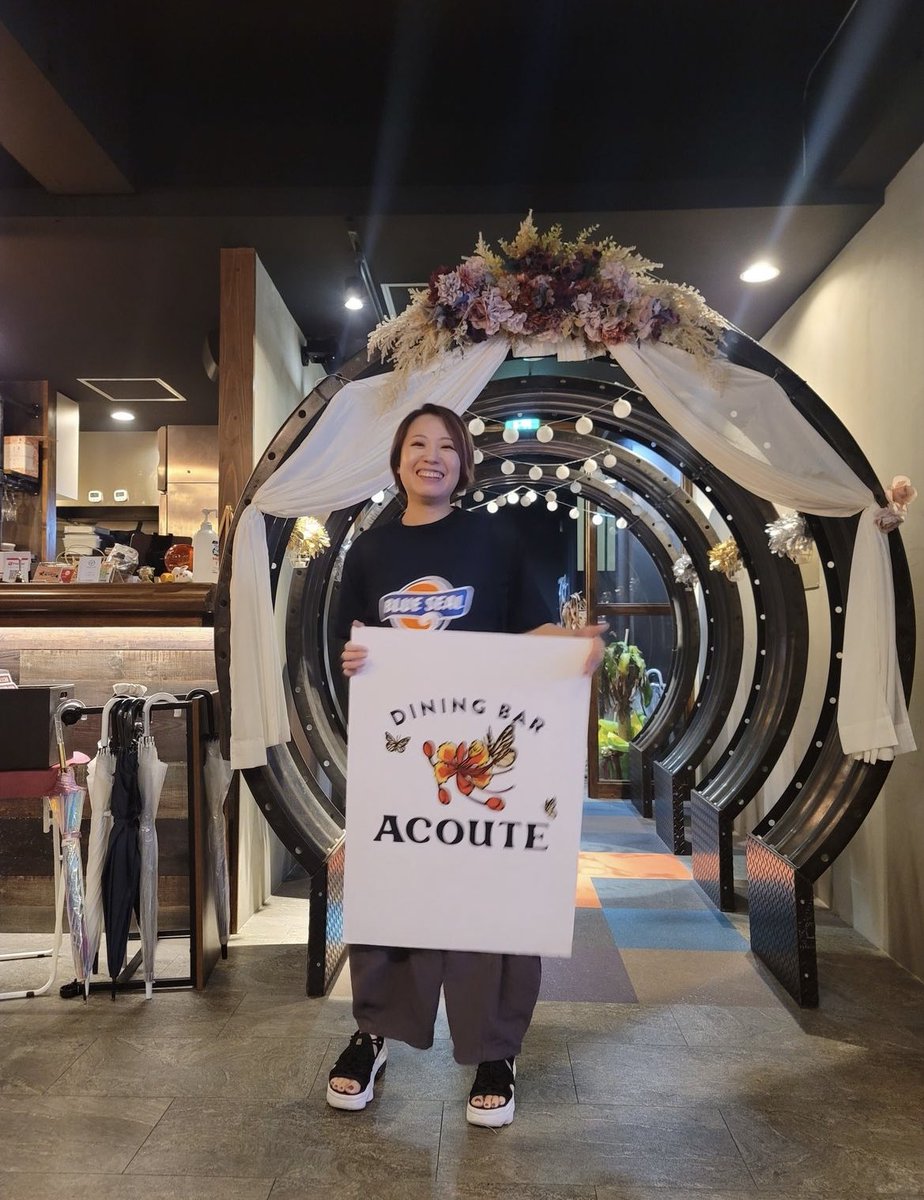 ADiningbar's tweet photo. 同じビルのガブリチキンさん！
看板娘の卒業😭寂しくなります🥲
また会いましょう！！ https://t.co/rpltCsqkHw