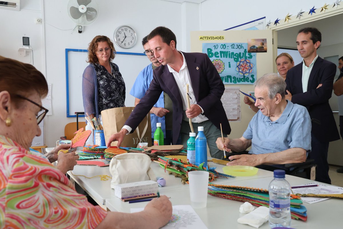 imasmallorca's tweet photo. 🏠 Visitam les infraestructures i a l'equip de professionals de la residència de #gentgran #LaBonanova
✅El @ConselldeMca referma el compromís de reformar la planta 8⃣ cercant noves vies de finançament per fer front al cost de 3.3 M €
Vols saber més? 👉https://t.co/Kr89U7k9cG https://t.co/bqZh3FV7Qw