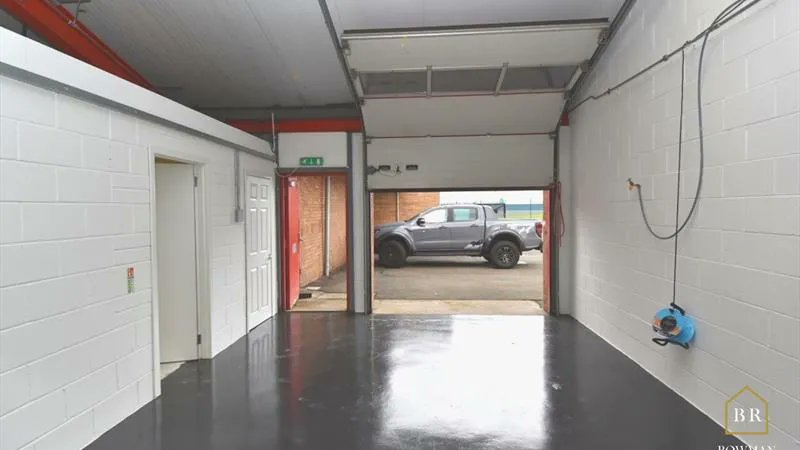 Rarely available #industrial unit from <a href="/BowmanRebecchi/">Bowman Rebecchi</a> - 1,762 Sq Ft recently refurbished with 2.5m roller shutter, large open-plan floor space, offices, kitchen and gated security. Kelburn Business Park, #PortGlasgow. 360° virtual tour available. buff.ly/45DdyGO