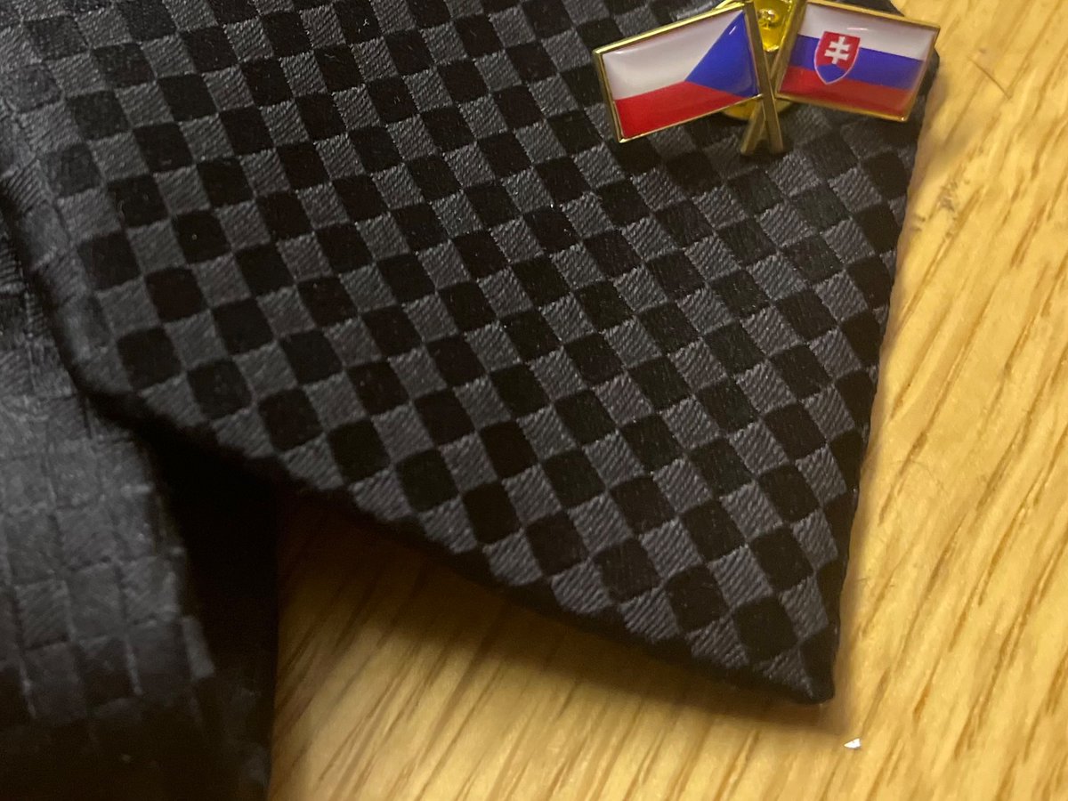 JakubZelezny's tweet photo. Příprava na večer. 
Události @CzechTV @CT24zive vysíláme v 19:00 dnes částečně od budovy @CRozhlas. 
Události, komentáře ve 22:00 kompletně od budovy @narodnimuzeum. Mimo jiné s premiérem @P_Fiala, dále s M. Kubišovou, P. Pithartem, Z. Svěrákem a dalšími vzácnými hosty. 
🇨🇿♥️🇸🇰J. https://t.co/HDr8pUuyLS