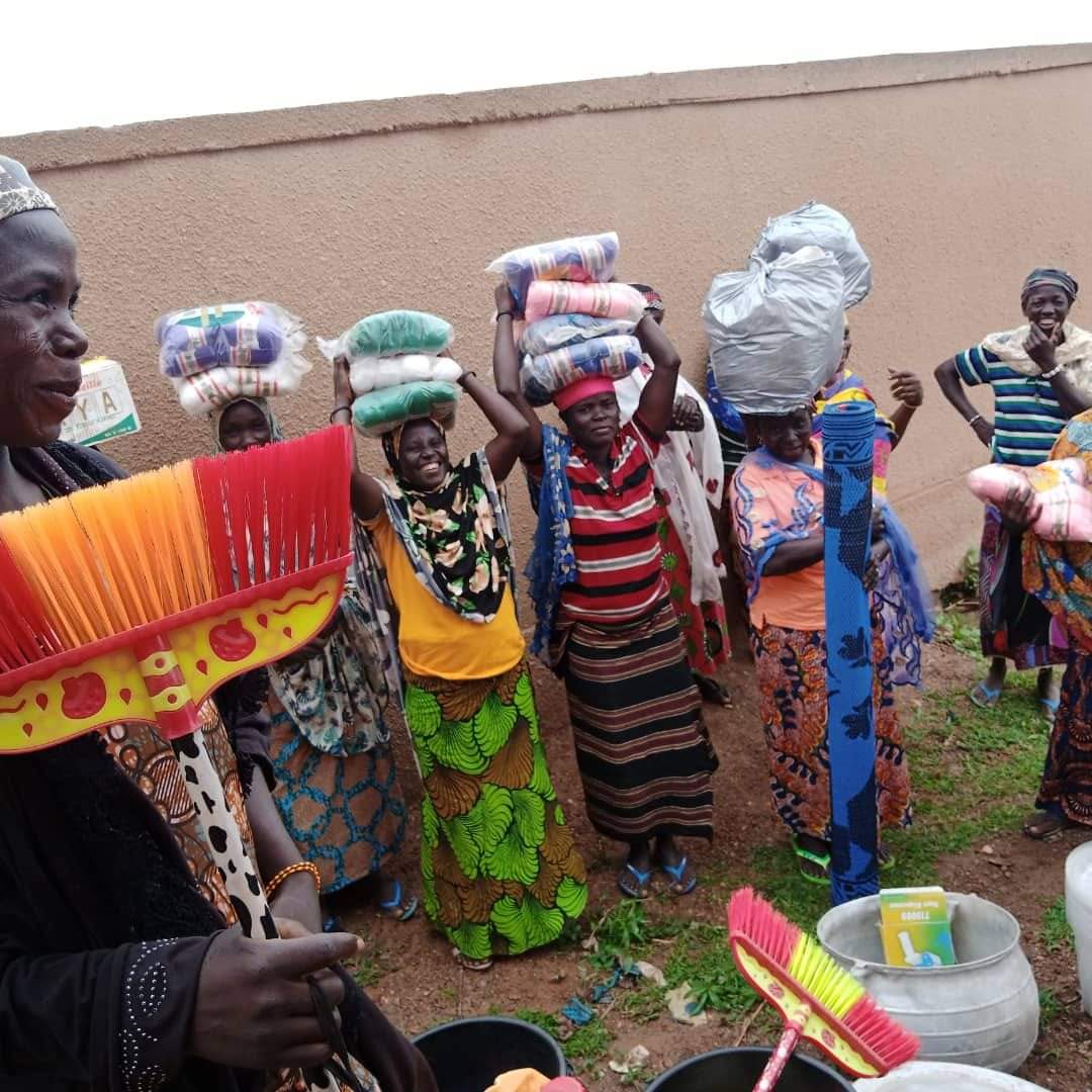 OMojedec's tweet photo. #Retour_en_images
Le 18/06/2023, le #consortium regroupant #MOJEDEC,#GADER,#CCAJ/Ty et #6_Organisations locales des jeunes, des femmes a organisé la distribution du matériel d'AGR dans la Commune de #Makalondi.
Ce programme est mis en œuvre grâce au soutien financier de #GCERF. https://t.co/DDBnBRk60X