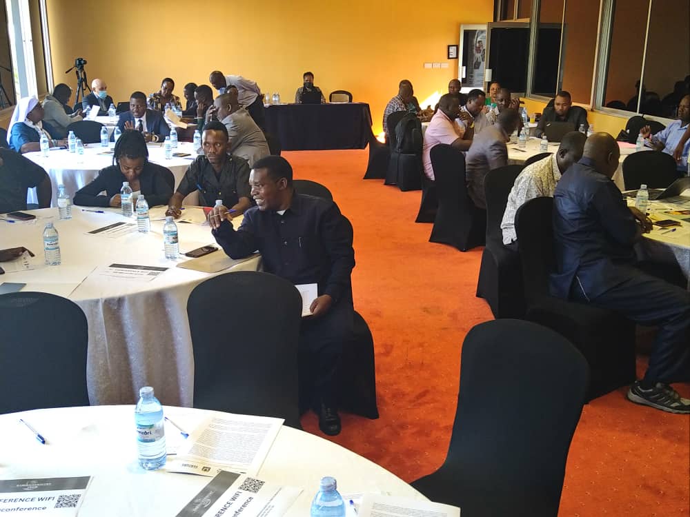 MAAIF_Uganda's tweet image. The concept of PPPs, as advocated by the World Organization for Animal Health (@WOAH), emphasizes the joint efforts of the public and private sectors in assuming responsibilities and pooling resources for effective disease prevention and management.

#TBADControl
#FMDControl