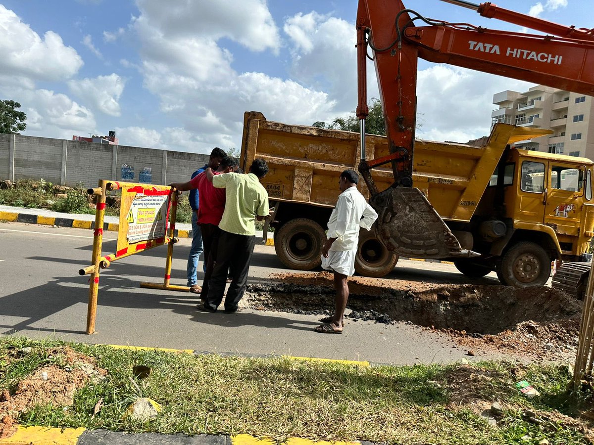 GSastryBlr's tweet photo. @BBMPCOMM @chairmanbwssb @BPACofficial @timesofindia @tv9kannada After a major water pipe project spanning 2 yrs, road finally laid, trees planted, sidewalk just about completed. Now this! What actually are authorities doing ? 100 ft rd, BSK 6 stg. Near Turahalli forest https://t.co/CFOIbYtfLK