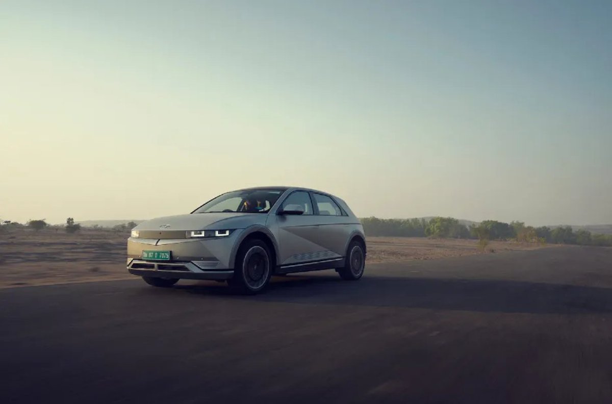EVProInsight's tweet photo. Hyundai launched its flagship electric car – the Ioniq 5 – in India at Auto Expo 2023. It arrived as a locally assembled offering and Hyundai’s only second long-range EV in in India following the Kona Electric.
#ElectricVehicle #Hyundai https://t.co/P7xJ4BTh4o