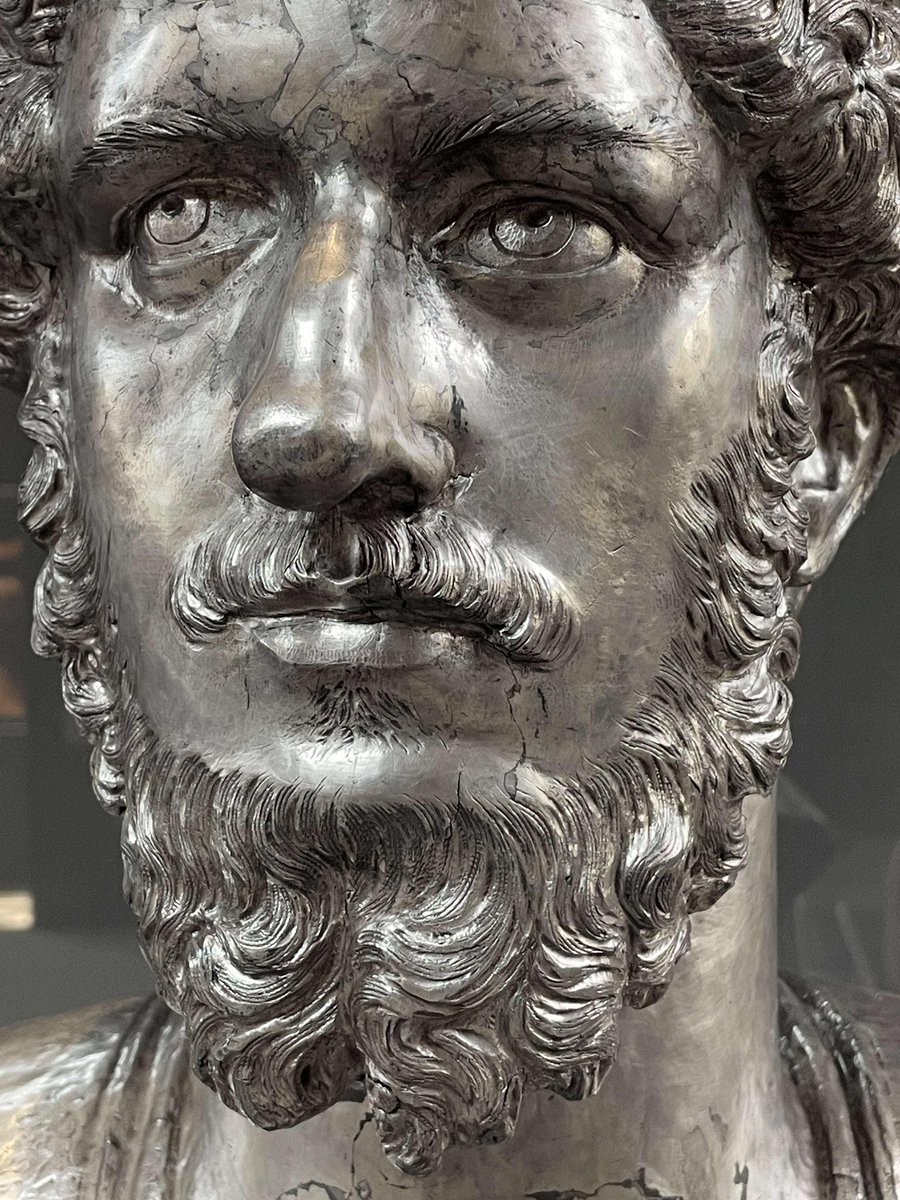 guiaderoma's tweet photo. El tesoro de Marengo está formado por un conjunto de objetos de plata y se exhibe en el Museo Arqueológico de Turín. 
Su pieza más importante es este busto del emperador Lucio Vero, hijo de Marco Aurelio. #roma #luciovero #arqueologia #cultura #arte https://t.co/yRBFcIxBQY