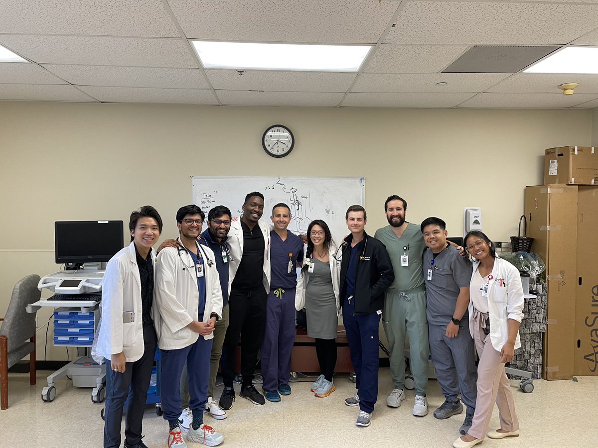 We have 9 (nine!) med students rotating with us at #TIRRmh @UTHPMR @BCM_PMandR all applying to #Physiatry #Match2024 ☀️ the future is bright!

We snapped this 📸 after my infamous tracheostomy talk (pls note my beautiful Netter-esque art 👨‍🎨)