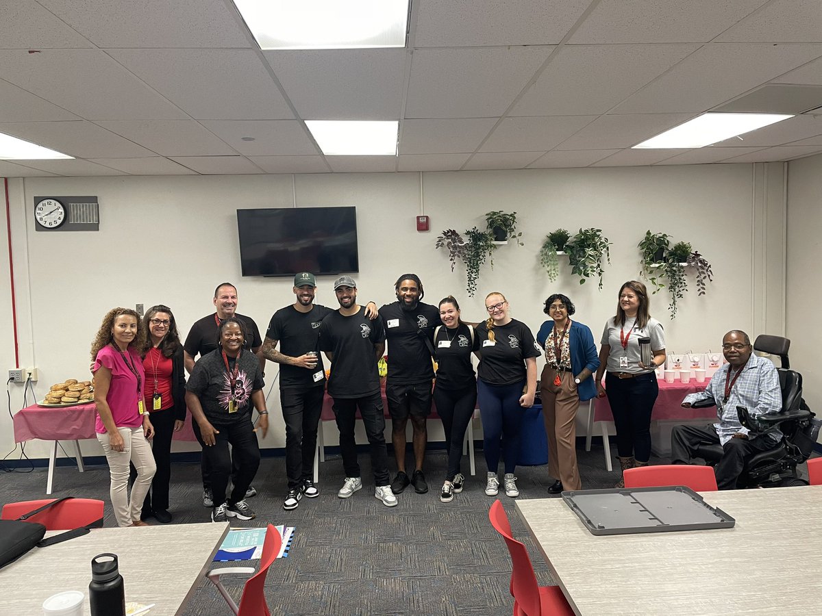Boom shout out to <a href="/thewave_cbg/">The WAVE</a> for the Grab n Go Breakfast to get our staff at the Raider Nation ROCKING on the first day of school
☕️🍓🍎🍌🥯
<a href="/raiderprincipal/">RMSprincipal</a>