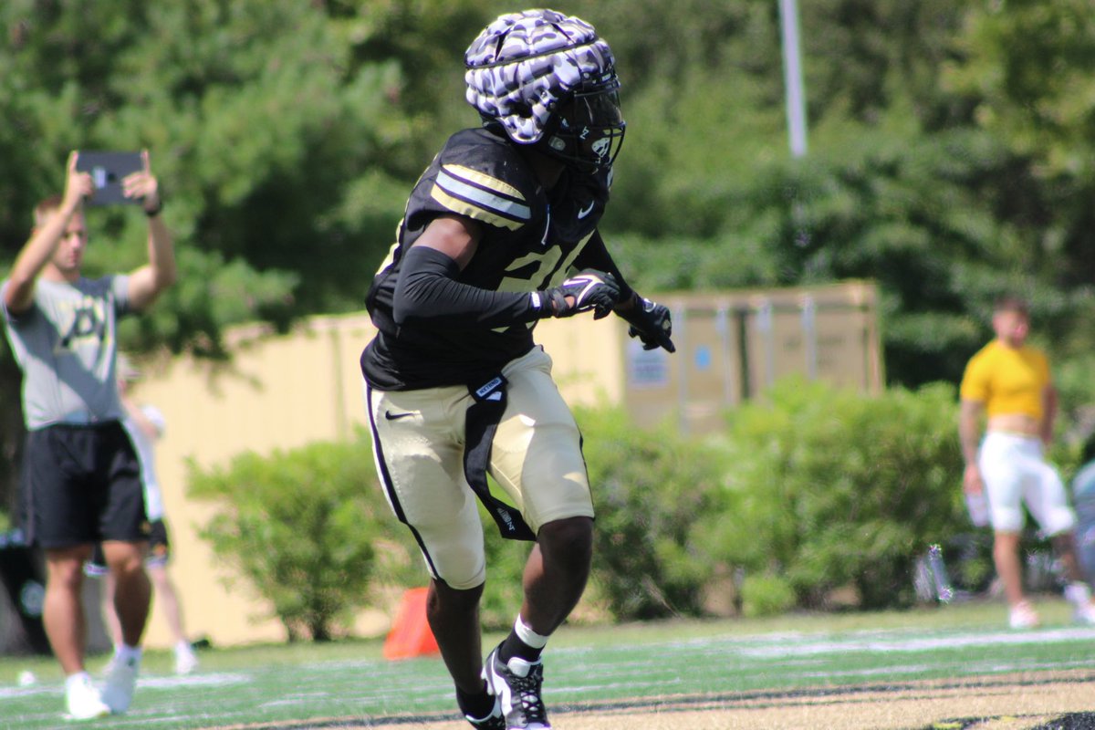 🚨Fighting Tiger at the Next Level🚨

2023 DB <a href="/chianti_martin/">CJ MARTIN</a> is up to 190lbs. Since arriving at West Point.  CJ is earning reps at all the DB positions.  

Very proud of CJ and his commitment to excellence.   <a href="/ArmyWP_Football/">Army Football</a> 

#GoTigers!🐅