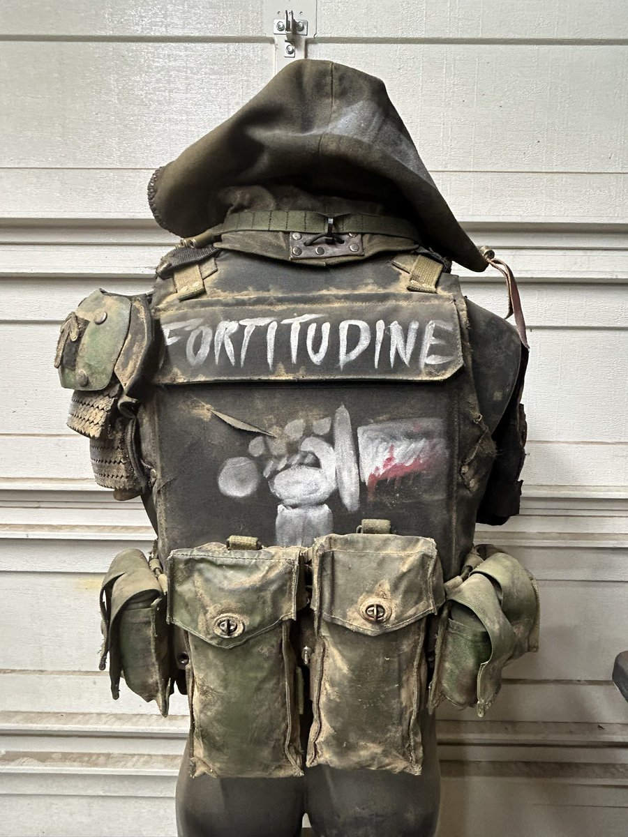 TheRealEvanCray's tweet photo. Ammo Daddy is a dirty boi now for #wastelandweekend! Added some dirt to the gear since people suggested it need to look dirtier. So I went to work for a few hours to make it so! https://t.co/enPUcZF4Of