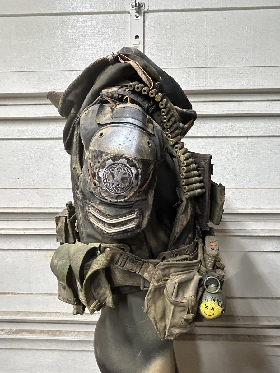 TheRealEvanCray's tweet photo. Ammo Daddy is a dirty boi now for #wastelandweekend! Added some dirt to the gear since people suggested it need to look dirtier. So I went to work for a few hours to make it so! https://t.co/enPUcZF4Of