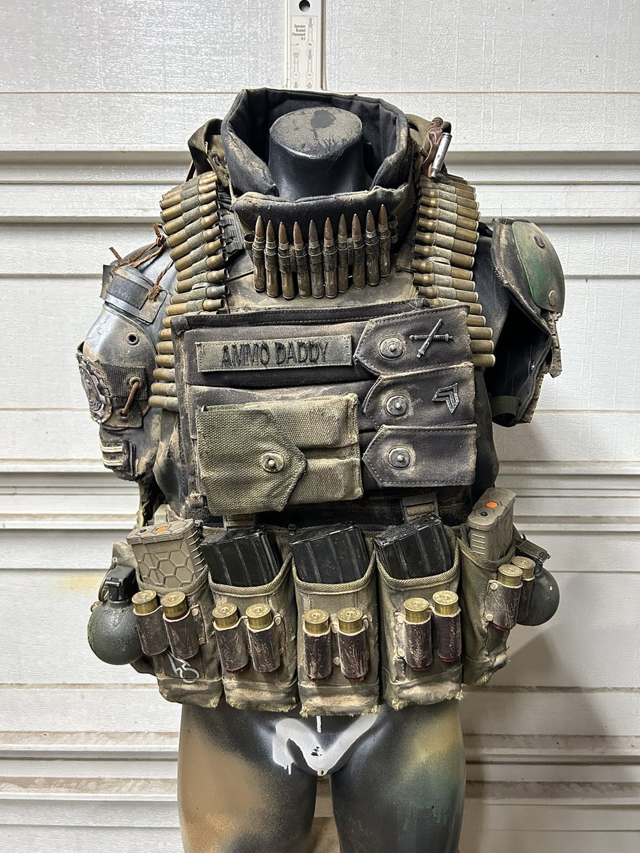 TheRealEvanCray's tweet photo. Ammo Daddy is a dirty boi now for #wastelandweekend! Added some dirt to the gear since people suggested it need to look dirtier. So I went to work for a few hours to make it so! https://t.co/enPUcZF4Of