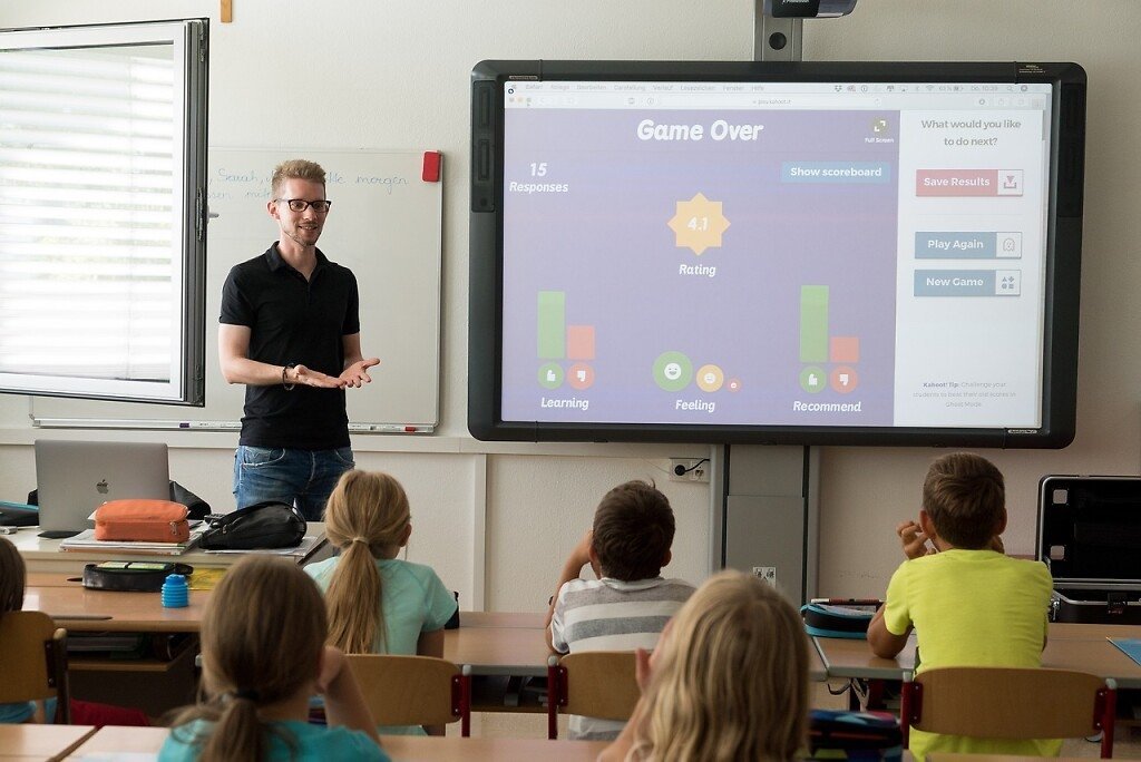 ForstLausitz's tweet photo. 👩🏼‍🏫👨🏻‍🏫 #Lehrkräfte gesucht! Nutzen Sie Ihre Chance, bewerben Sie sich jetzt! Ob frisch von der Universität oder mit Erfahrung im Schuldienst – wir freuen uns auf SIE! Unterstützen Sie die Teams an unseren Schulen. 

➡️ https://t.co/o9ig7BV0SZ

#forstlausitz #lehrer #brandenburg https://t.co/M8a6QZ8jn0