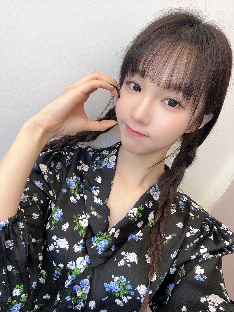 [#나나]
와우🤍 내가 행운 팍 팍!! 줄 거니까 이번 주도 행운으로 가득할 거야🍀 
네 컷 혼자서 찍는 것두 너무 재밌잖아🤓

#wooah #우아 #NANA