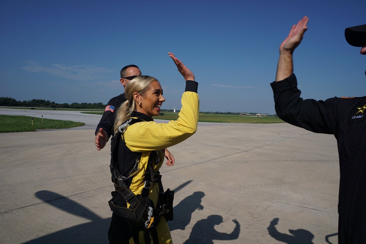 SURPRISE! I jumped 12,000 feet out of a plane in this year’s Chicago Air &amp; Water Show! ✈️🪂 What a rush, free-falling at 120mph #careerfirst #skydiving <a href="/ABC7Chicago/">ABC 7 Chicago</a> #chicagoairandwatershow