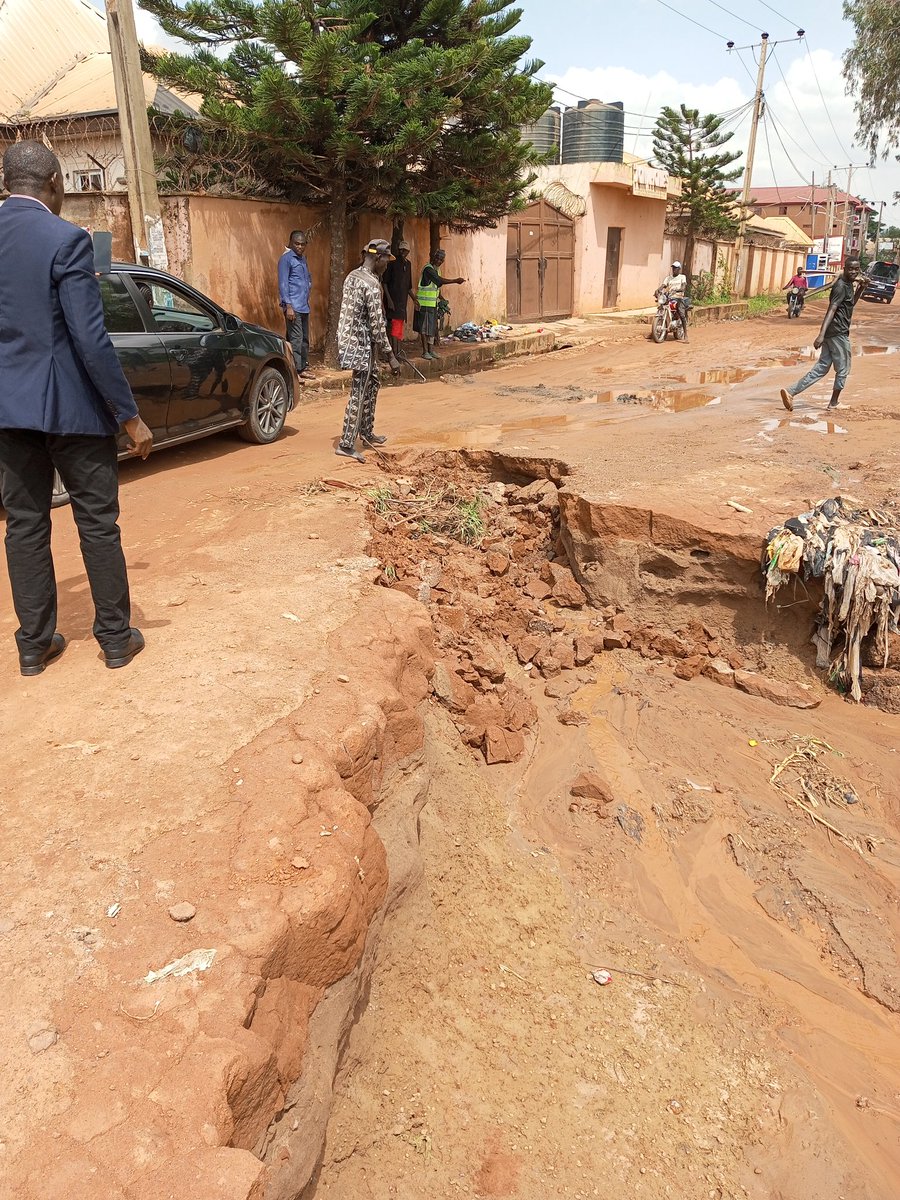 aborele's tweet photo. This portion of road along city College of Education leading to Rugan Madaki is cut off completely by erosion causing  over one million households living in the area serious stress: Rugan Maliki, Rugan Juli, Lape etc. @GovNasarawa  should please come to our aid. https://t.co/vFJzRCoydL