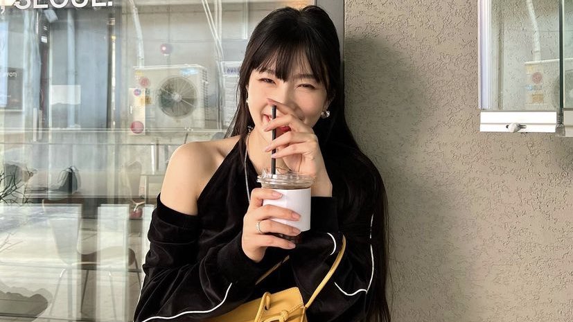 jetsaimes's tweet photo. oh to be her coffee date ☕️ https://t.co/IUwZCEapWt