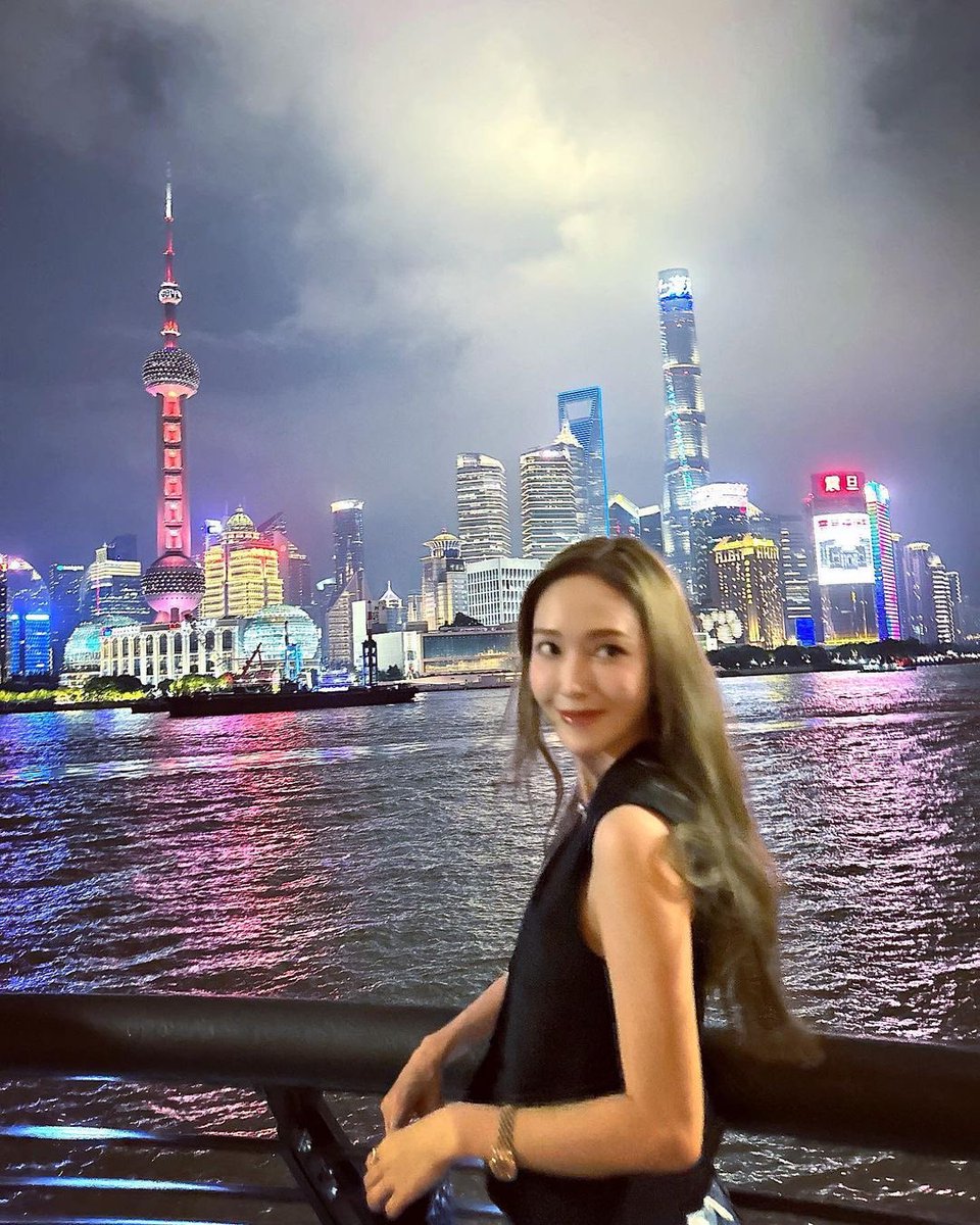 hyori_sunie's tweet photo. [Jessica Jung Instagram] 230821 (1)

jessica.syj: Shanghai nights🌙✨

📍 Shanghai, China

#JessicaJung https://t.co/8dRkirAAU5
