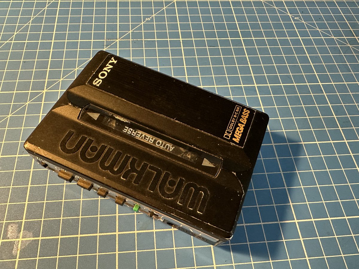 Tussypackzero's tweet photo. @ObsoleteSony My old WM-B603 https://t.co/4U4Zhsb0X4