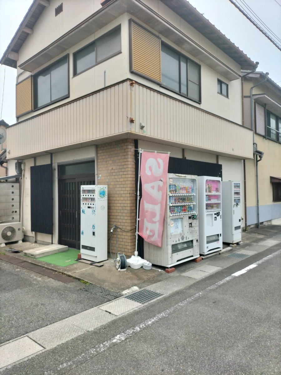 qoochang2021's tweet photo. こんばんは😂🤩😍🥰🤗😊
90円自販機田辺文里店です😂😊🤩🥰😍
まだまだめちゃくちゃ暑いですね🥵😵😵‍💫😖🥴
地域活性化に少しでも役立つように地域最安自販機を目指して頑張ります😊🥰😍🤩😂

詳しくはGoogle mapで
90円自販機 田辺文里店を検索くださいませ😊🤩🥰😍😂
#田辺市 #神島高校 #紀伊田辺駅 https://t.co/kA2kGQnTm3