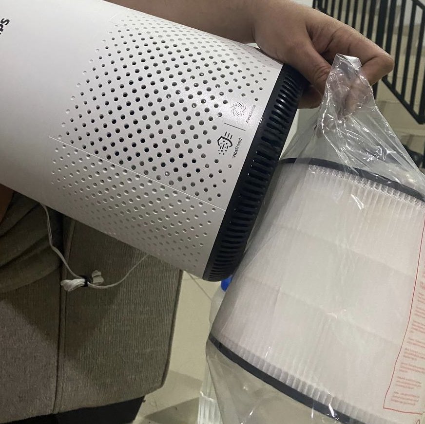 Postingan soal air purifier gara2 istri gw tahun lalu beli air purifier terus gw sebulan terakhir gw radang tenggorokan kambuh2 mulu.

Pas kemaren malem gw iseng cek ternyata selama ini tuh kayak gini gaes…. 😅😅

Kita liat pengaruhnya sebulan ke depan.