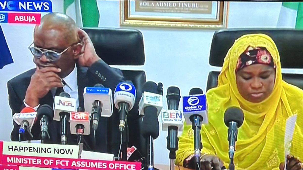 only1topboyy's tweet photo. BREAKING!

Nyesom Wike hits the ground running, resumes office as FCT MINISTER! https://t.co/FCUhQhUkdC