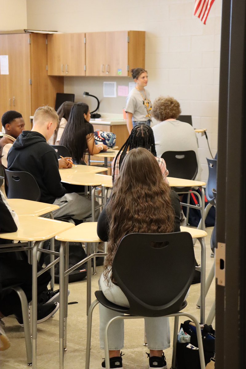 EvanDeboPR's tweet photo. Welcome back West Franklin Elementary and Franklin Heights High School students! #SWCSD https://t.co/SExyuNzSqU