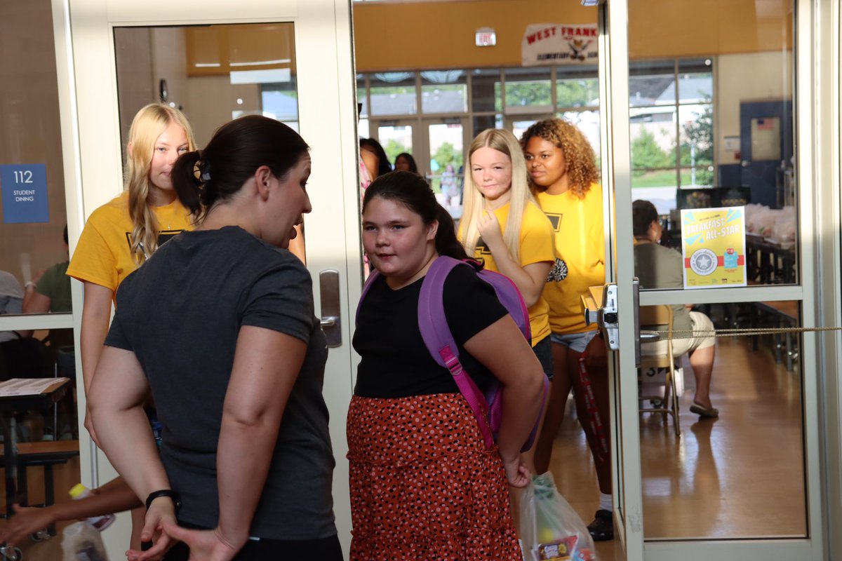 EvanDeboPR's tweet photo. Welcome back West Franklin Elementary and Franklin Heights High School students! #SWCSD https://t.co/SExyuNzSqU